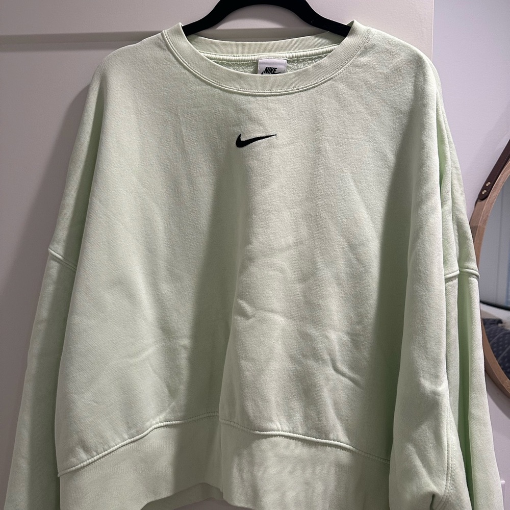 Nike Green Crew Neck Sweater Minimalist Design